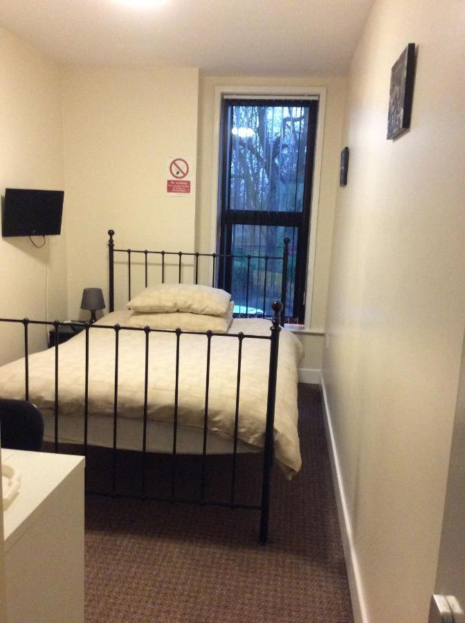Kings Arms Hotel Farnworth Екстер'єр фото