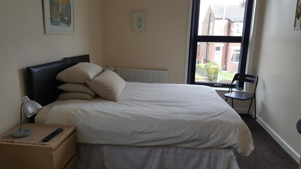 Kings Arms Hotel Farnworth Екстер'єр фото