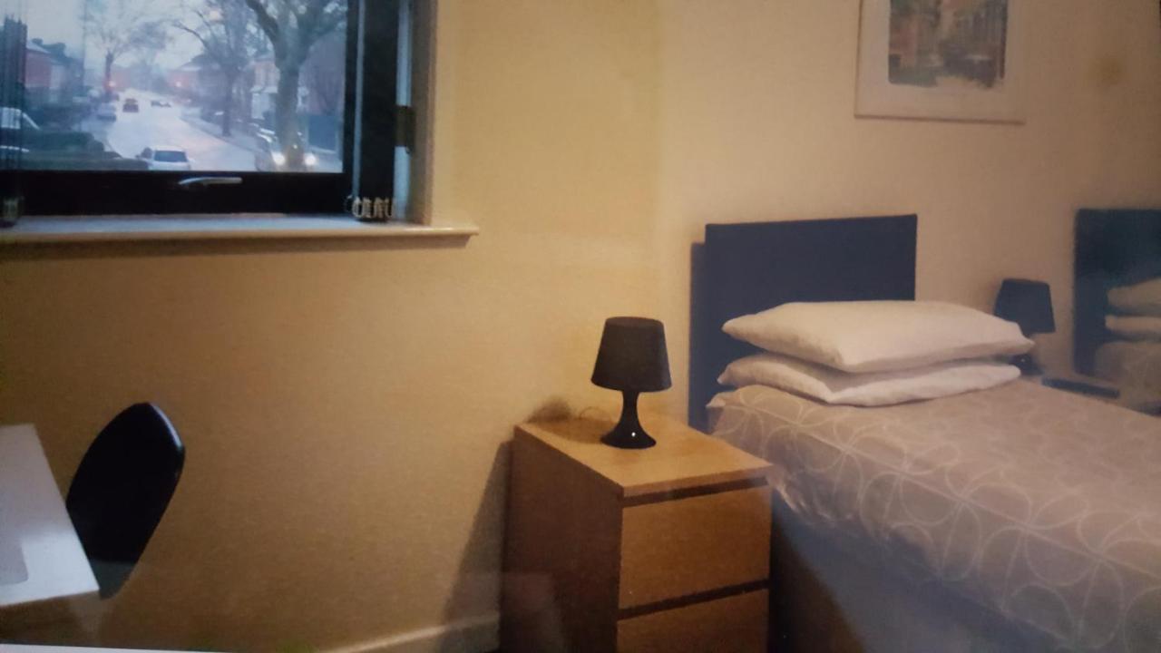 Kings Arms Hotel Farnworth Екстер'єр фото