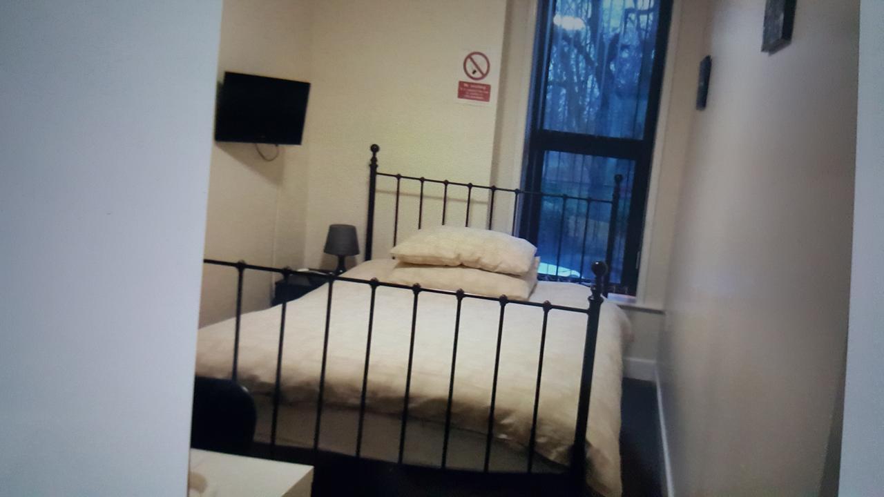 Kings Arms Hotel Farnworth Екстер'єр фото