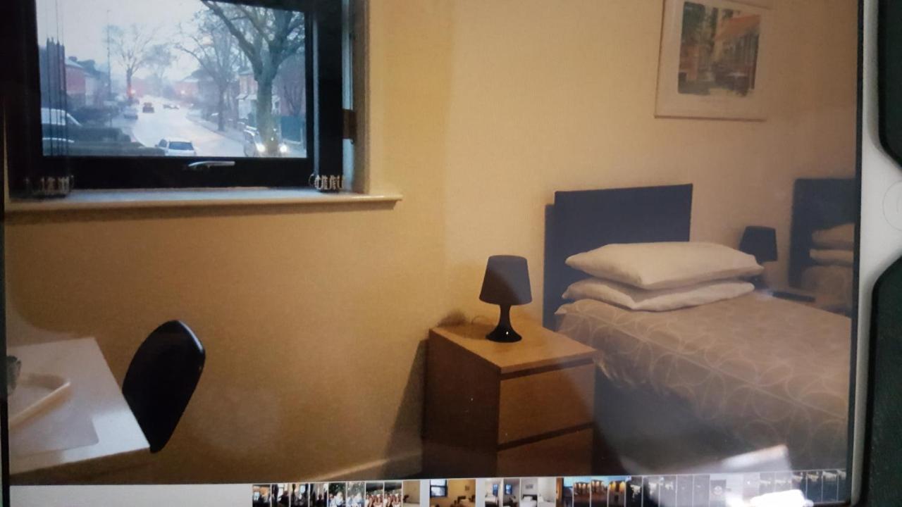 Kings Arms Hotel Farnworth Екстер'єр фото
