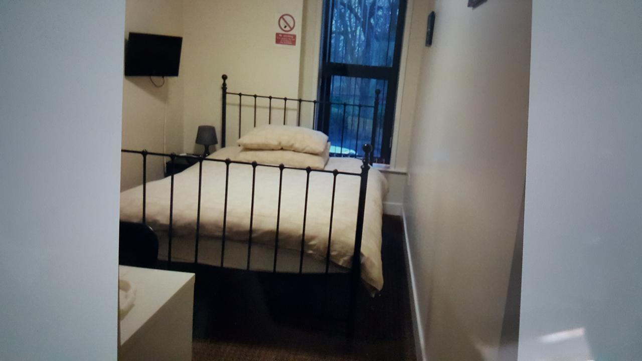 Kings Arms Hotel Farnworth Екстер'єр фото